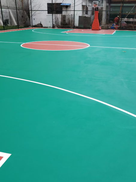 鄞州 球场长期使用易出现地面开裂